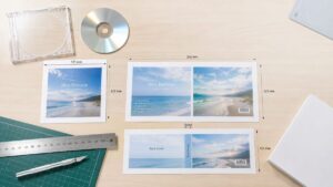 121mm角の表ジャケットや二つ折りジャケットなどCDジャケットのサイズを比較した画像